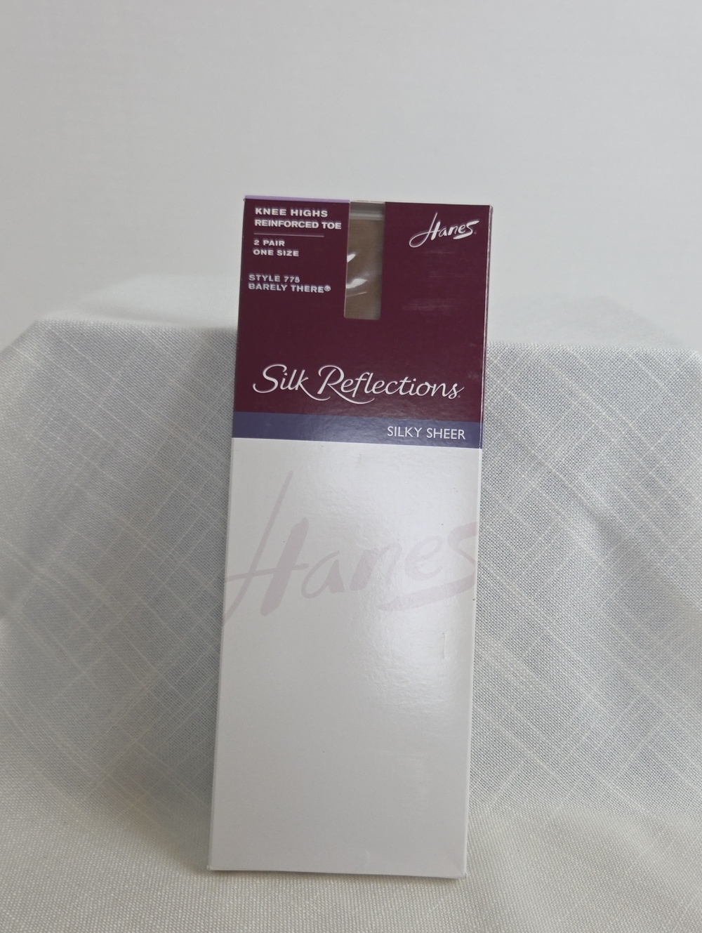 Hanes Silk Reflections Knee Highs - One Size Barely There